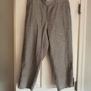 Women’s black Checkered Pants. Wide Leg. Medium but runs large